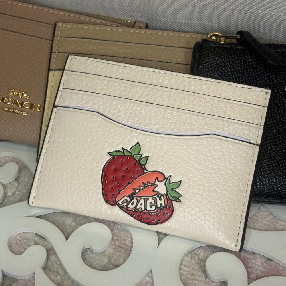 NWT Coach Mini Skinny ID Card Wallet Case with Strawberry Print Charm CAR33